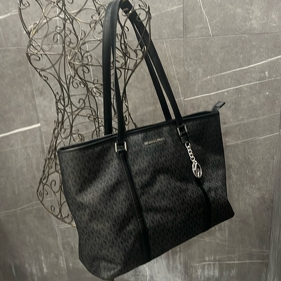 Michael Kors laptop bag EUC black with gray MK and silver hardware - Picture 1 of 14
